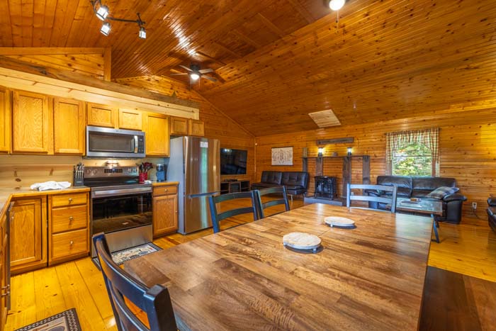 Pet friendly Hocking Hills cabin