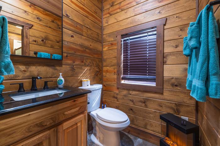 Peaceful woodland retreat near Hocking Hills trails