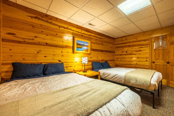 Quiet nature setting around Cardinal Cabin