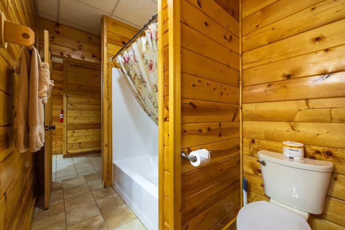 Large group cabin retreat at Cardinal Cabin in Hocking Hills Ohio