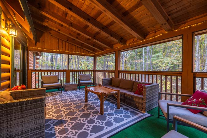 Private wooded escape at Cardinal Cabin