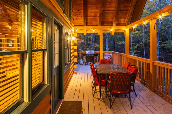 Large hot tub on deck at Cardinal Cabin in Hocking Hills Ohio