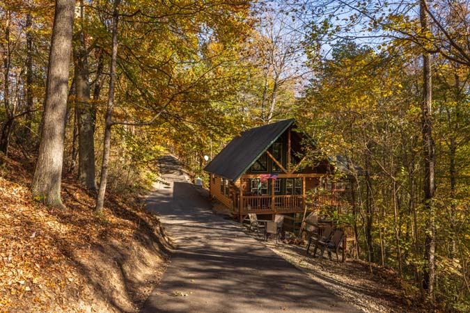 Secluded Chickadee Cabin surrounded by trees in Hocking Hills Ohio