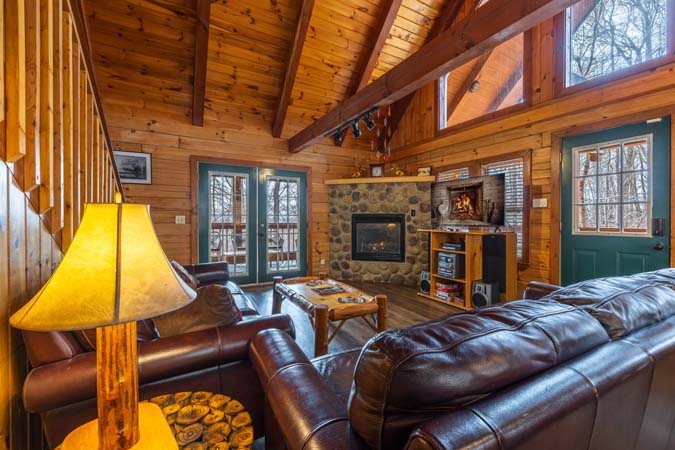 Kitchen appliances and cabinets at Chickadee Cabin