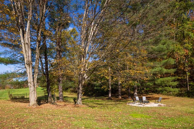 Country Cottage wooded outdoor setting