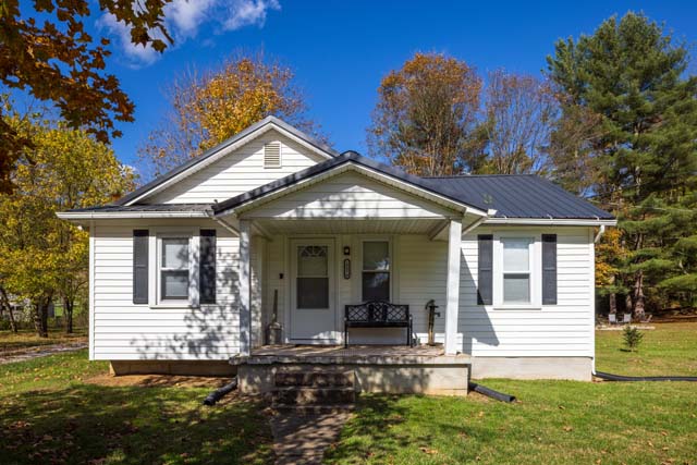 Country Cottage outdoor seating area