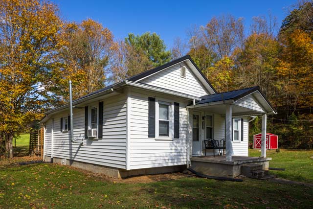 Country Cottage dining space