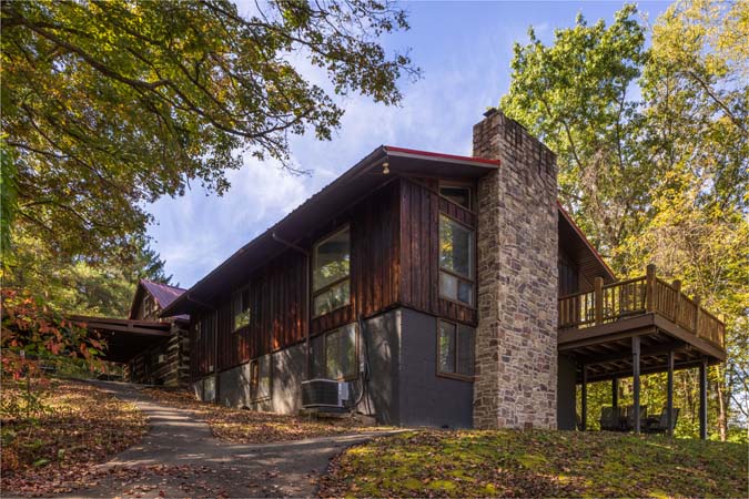 Front exterior view of High Point Lodge in Hocking Hills Ohio