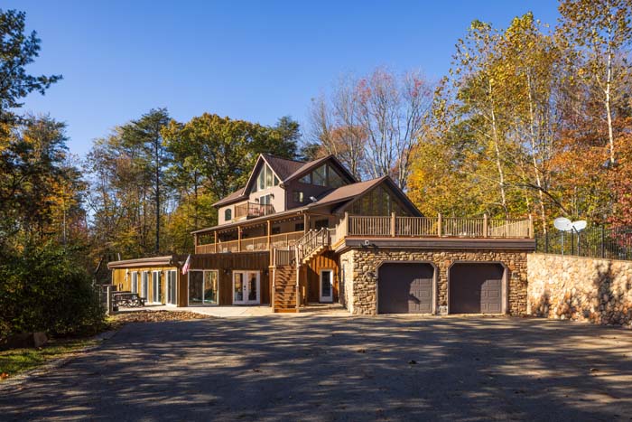 Spacious retreat home with deck overlooking wooded hillside