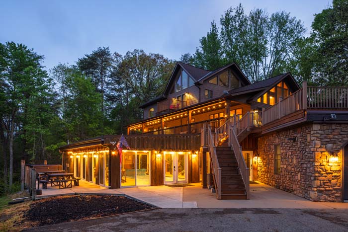 Hilltop Retreat additional sleeping area in recreation room