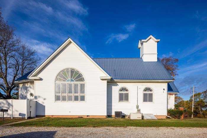 Modern vanity and mirror in Dragonfly Inn en-suite bathroom