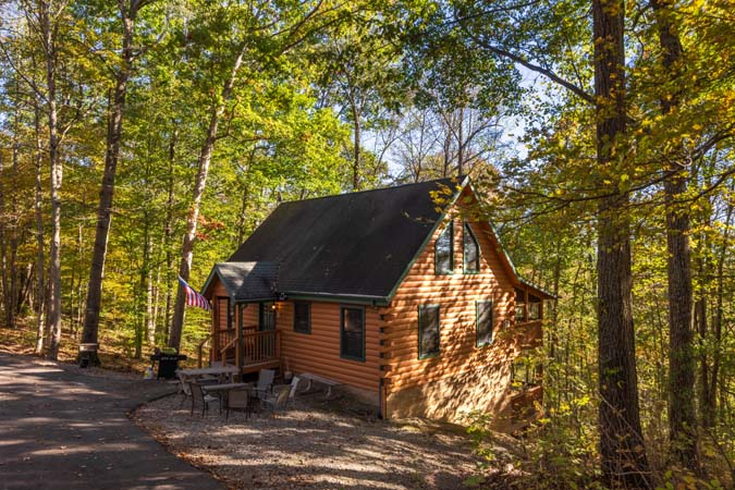 Mockingbird Cabin exterior overlooking Hocking River Valley in Ohio