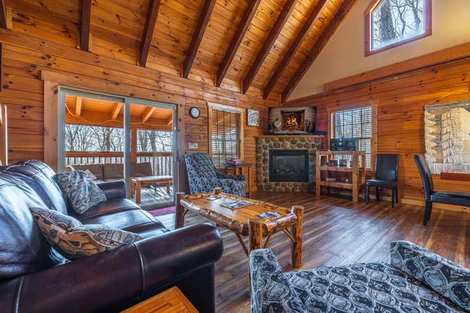 Second private queen bedroom at Mockingbird Cabin