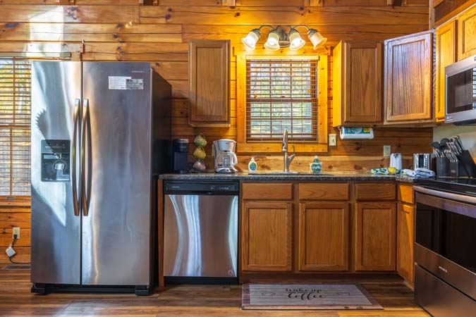 Rec area with ping pong table at Mockingbird Cabin