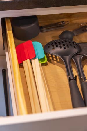 Kitchen and dining layout at Onyx Outpost