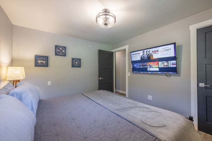 Second full bath at Onyx Outpost