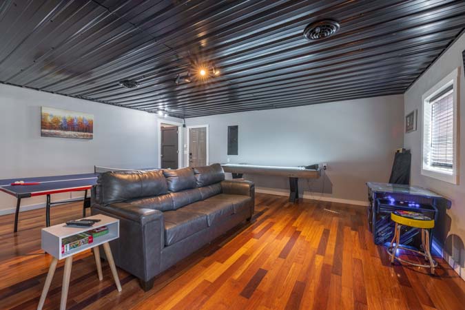 Onyx Outpost close to coffee shop in Hocking Hills Ohio