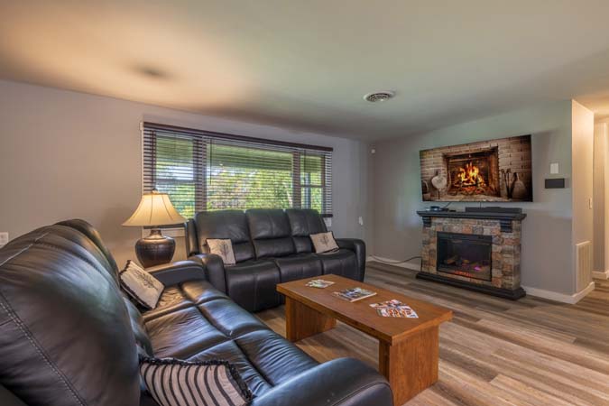 Onyx Outpost close to caves and attractions in Hocking Hills Ohio