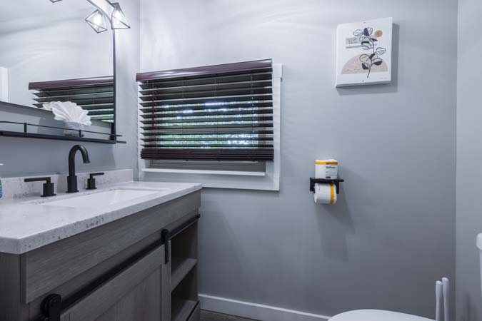 Modern cabin getaway at Onyx Outpost