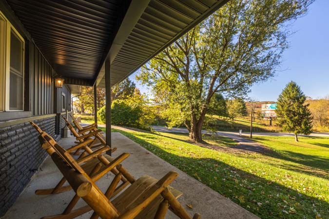 Convenient base for exploring Hocking Hills at Onyx Outpost