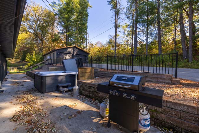 Onyx Outpost offering stylish Hocking Hills escape