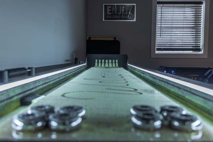 Game area lighting and decor