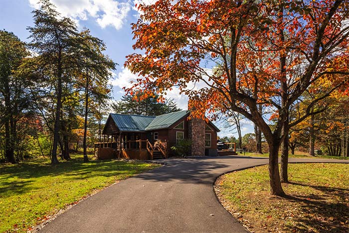 Sassafras Cabin exterior in wooded setting in Hocking Hills Ohio