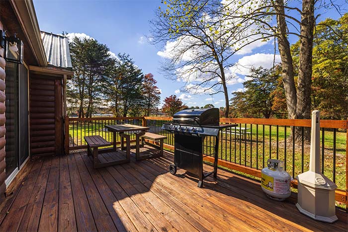 Pet friendly cabin retreat at Sassafras Cabin in Hocking Hills Ohio