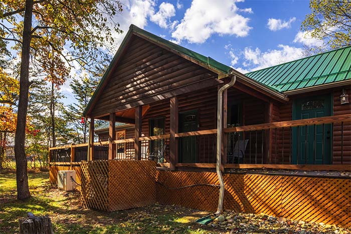 Front exterior view of Sassafras Cabin in Hocking Hills Ohio