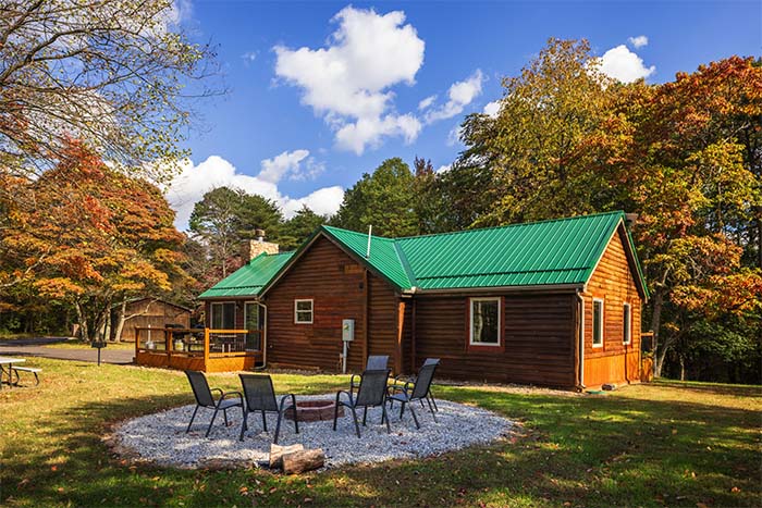 Kids playhouse near Sassafras Cabin in Hocking Hills Ohio