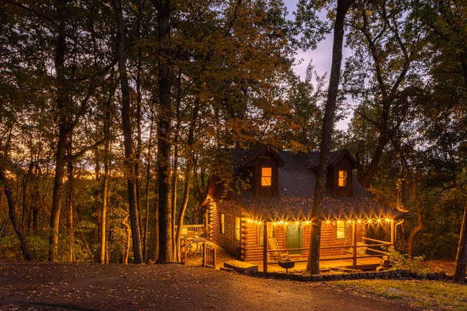 Bent Tree Cabin exterior surrounded by woods in Hocking Hills Ohio