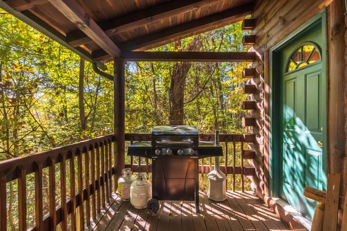 Quiet forest surroundings at Bent Tree Cabin in Hocking Hills Ohio