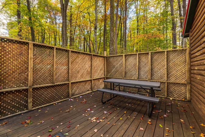 Big Oak Cabin exterior during winter season in Hocking Hills Ohio
