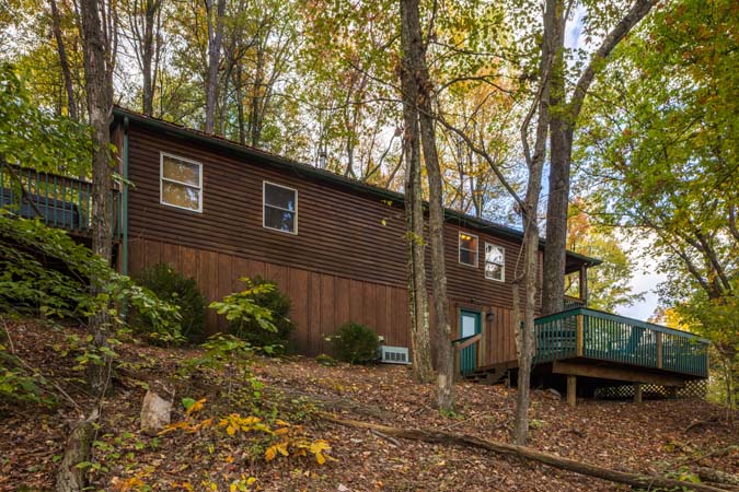 Main level queen bedroom at Big Oak Cabin in Hocking Hills Ohio