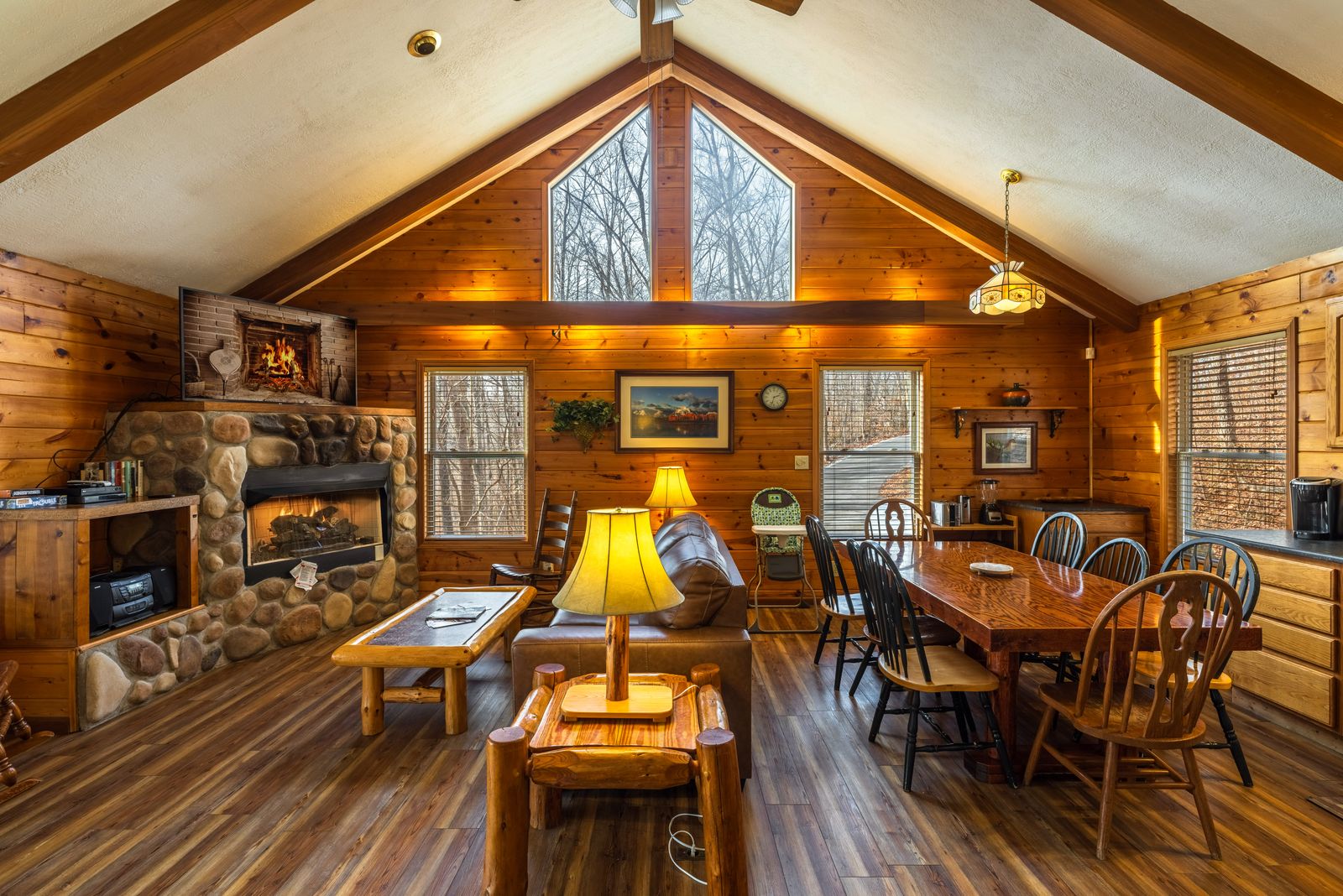 Bluebird Cabin in Hocking Hills Ohio, photo 24 of 57