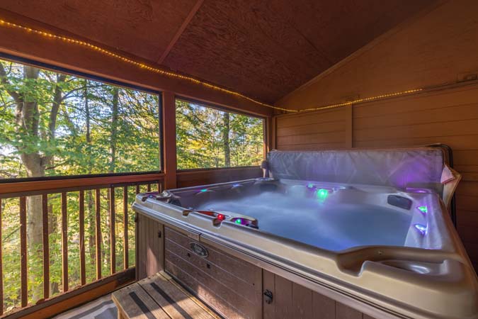 Full bathroom at Bluebird Cabin