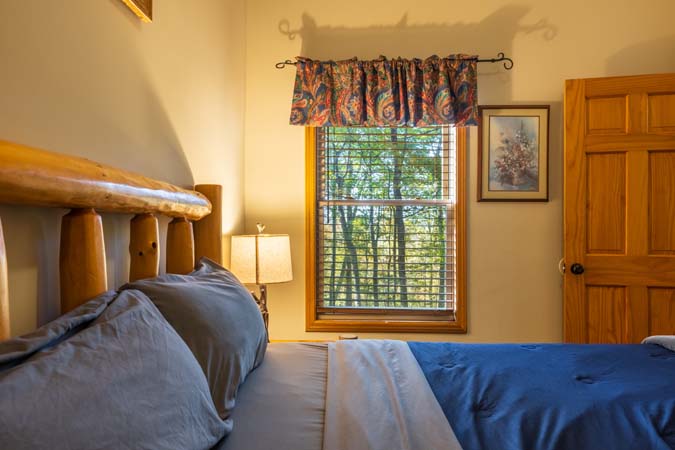 Outdoor seating area at Bluebird Cabin