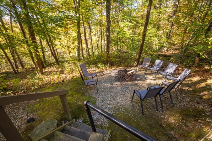 Kitchen appliances and cabinets at Bluebird Cabin