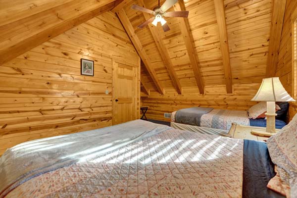 Relaxing getaway in the cabin bedroom