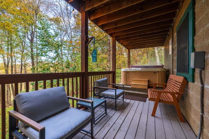 Private Hocking Hills getaway at Catbird Cabin