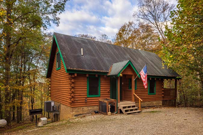 Large hot tub on deck at Catbird Cabin
