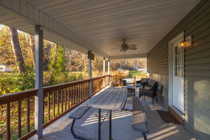 Well equipped kitchen for cooking meals