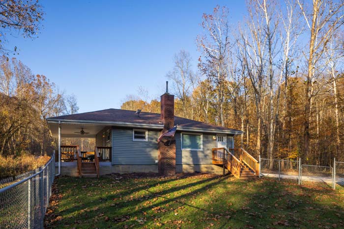Quiet residential setting near Hocking Hills