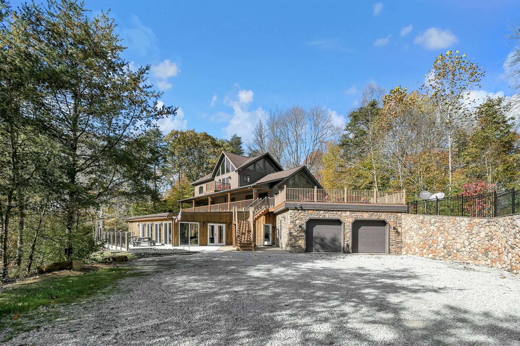 Hilltop Retreat Hocking Hills Premier Cabins located in Hocking Hills