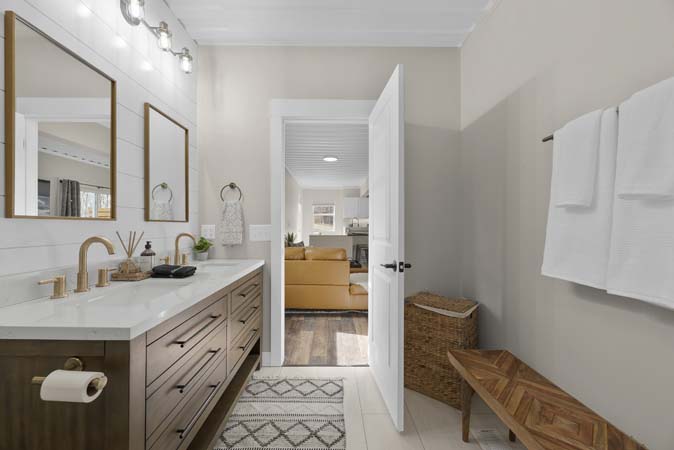 Arcade room with Buck Hunter and Pac Man in Hocking Hills Ohio