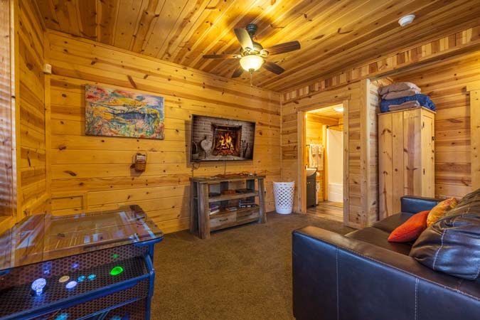 Private bedroom with twin bunk bed at Little Pine Cabin