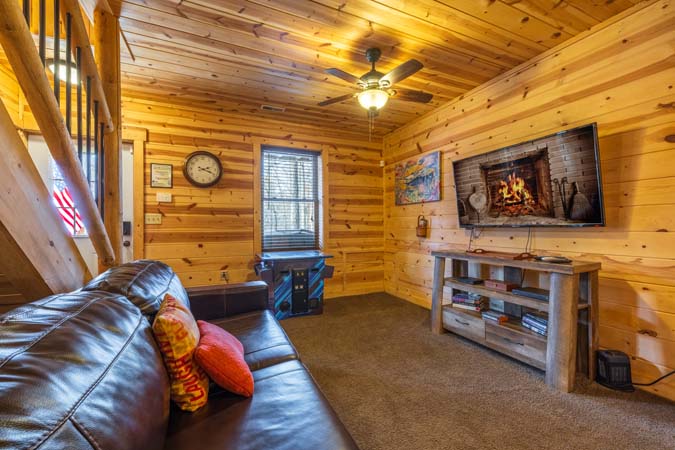 Full bathroom on upper level at Little Pine Cabin