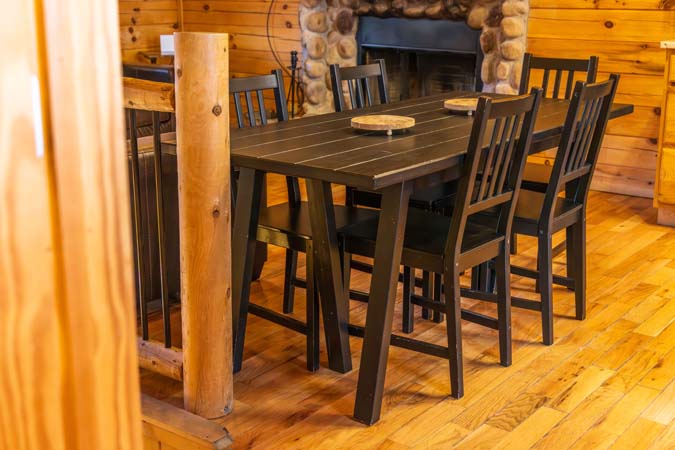 Wooded surroundings around Little Pine Cabin