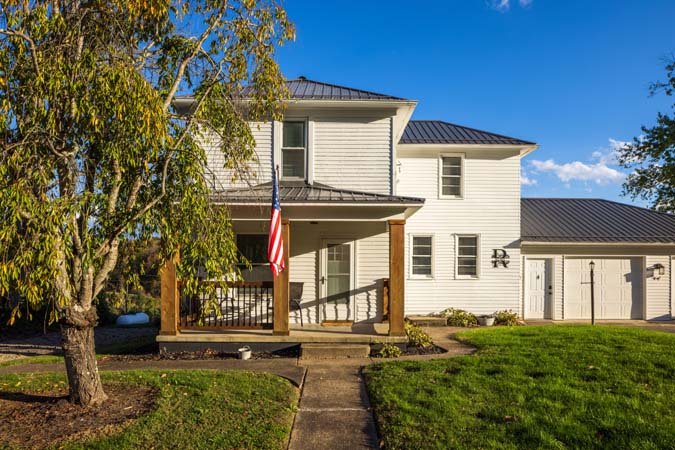 Ruby Farmhouse countryside escape near Hocking Hills